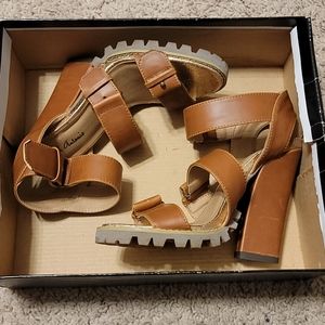 New ladies Jacque size 5.5 high heels shoes